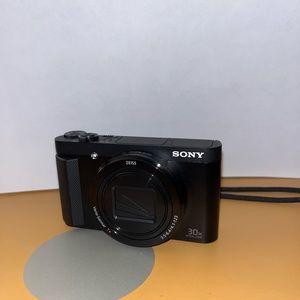 Almost BRAND NEW SONY Cybershot DSC-HX80